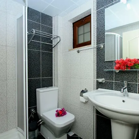 Deger 3* אקיאקה